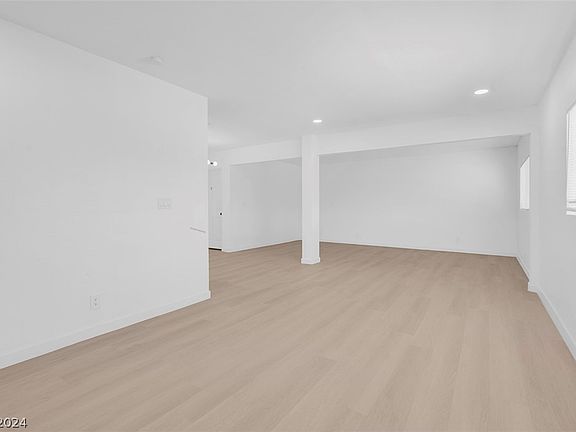 3rd image of 1901 Howard Ave