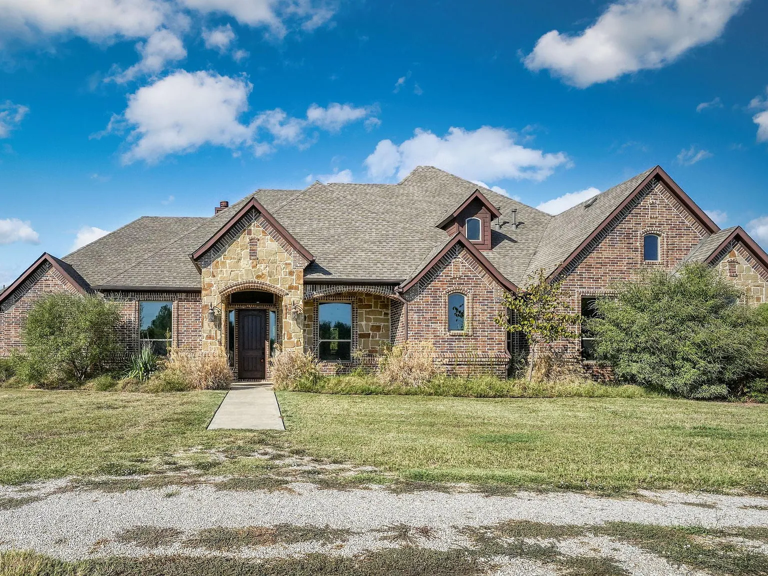 4 bed, 4925 sqft, $6,995 — Photo 1
