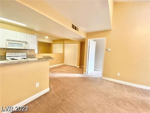 3rd image of 5146 S Jones Blvd Unit 208