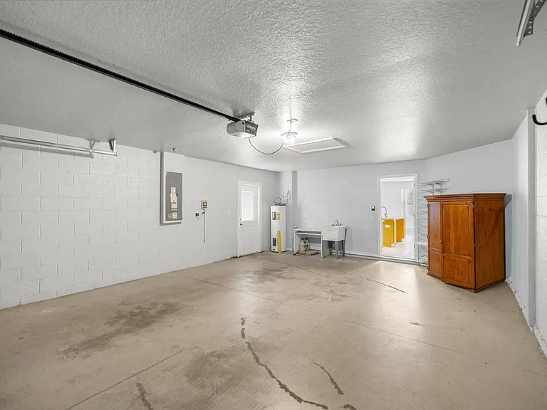 5073 SW 40th Pl — Photo 15