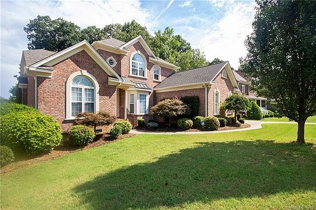 1st image of 243 Fernbrook Dr