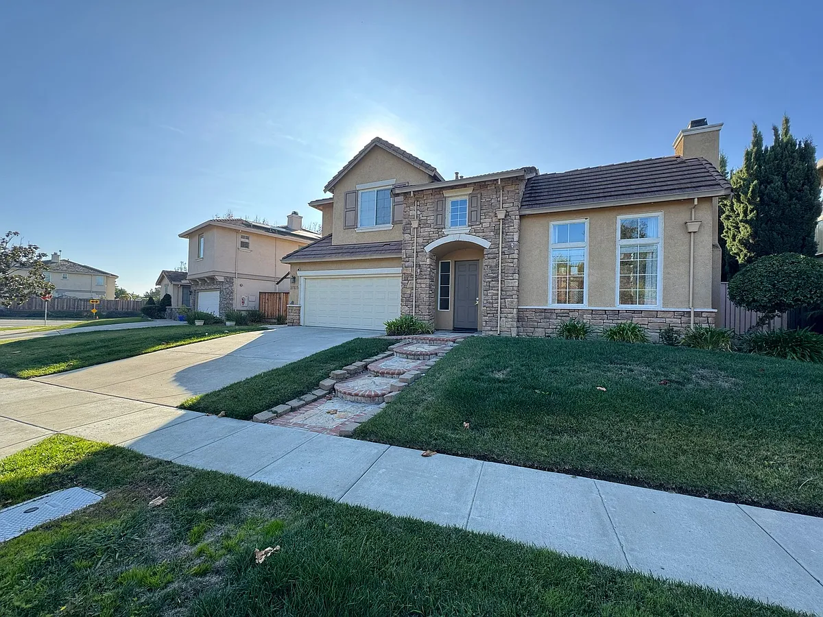 Building Photo - 37815 Fernwood Ct
