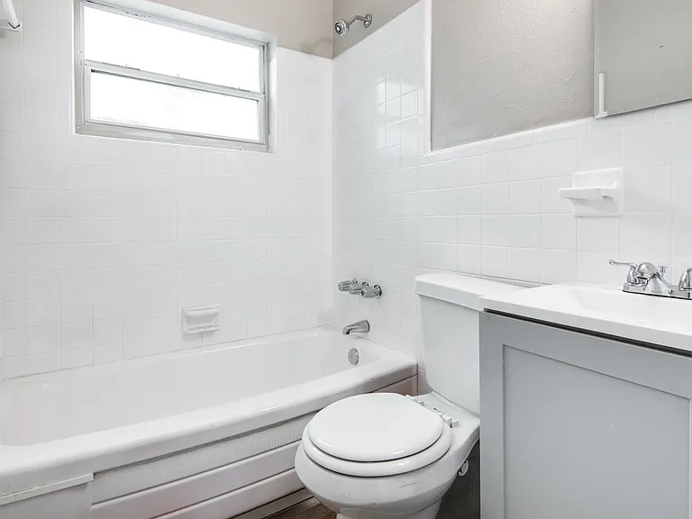 107 S Gomez Ave #C — Photo 8