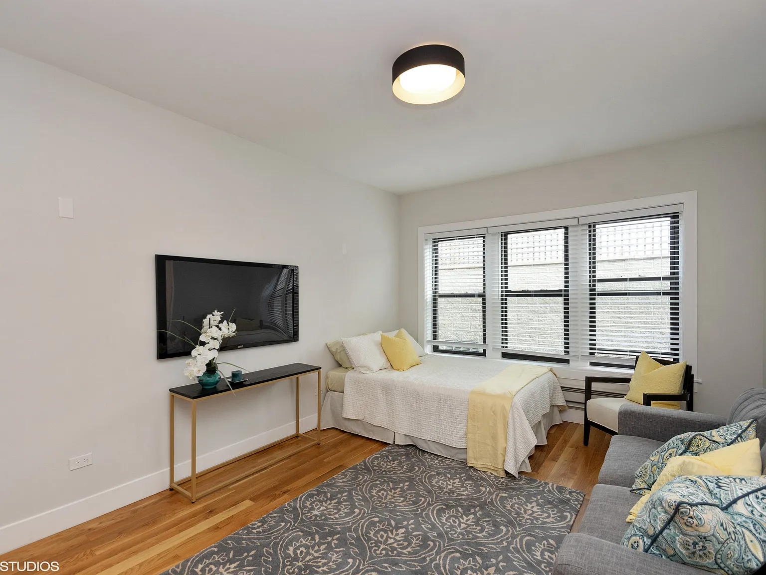 4236 N Kenmore — Photo 3