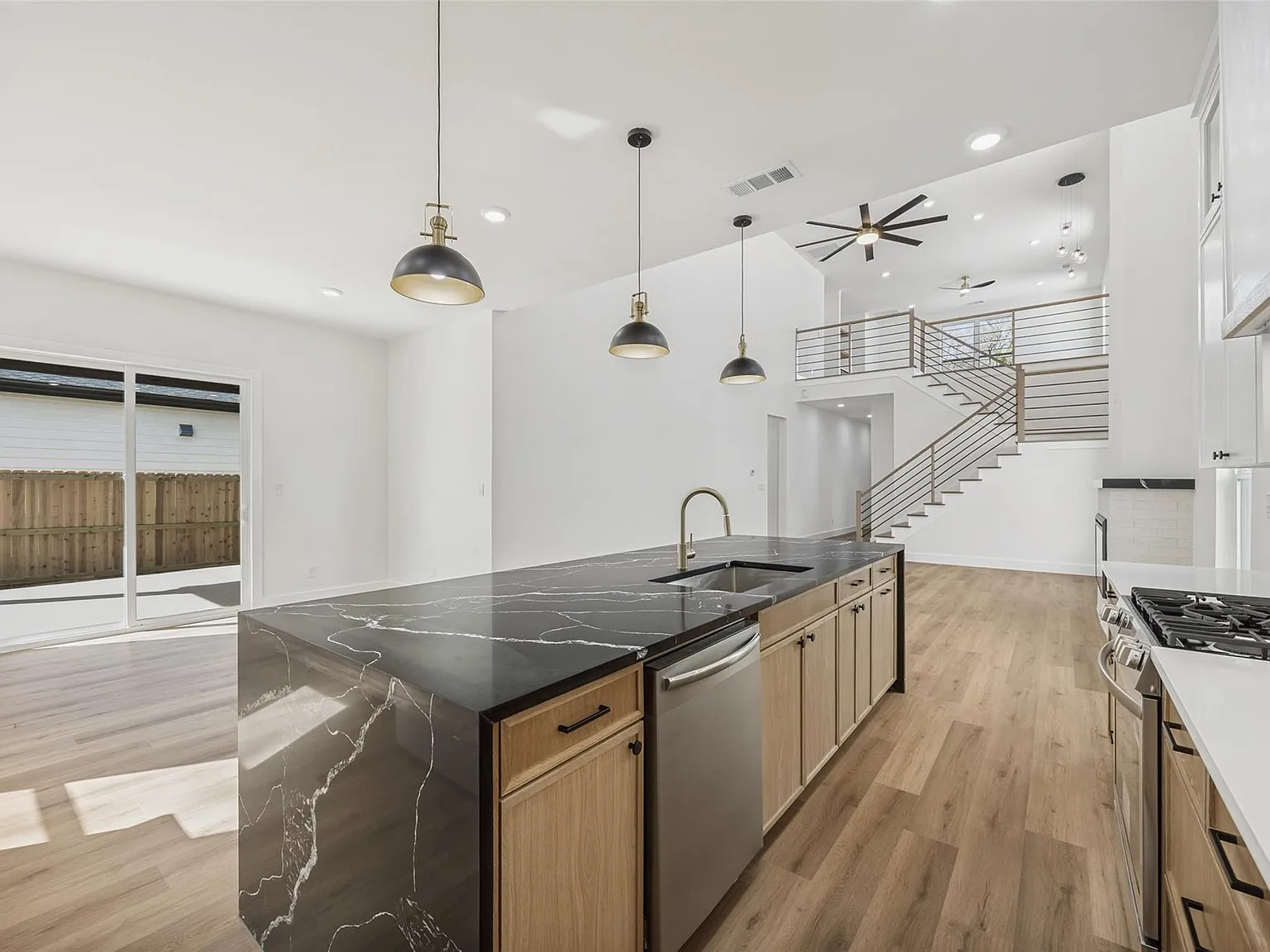 4 bed, 2996 sqft, $4,500 — Photo 4