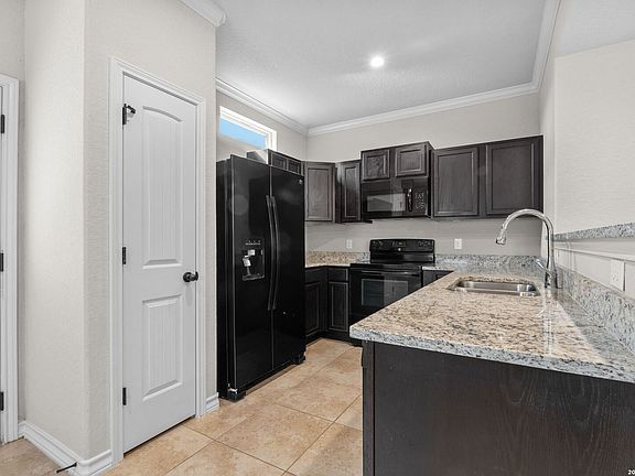 3rd image of 6934 Lakeview Dr