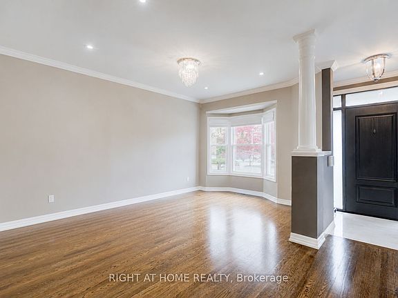 4th image of 241 Lexington Rd