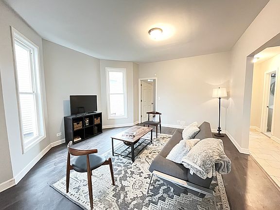 3rd image of 7124 S Lowe Ave