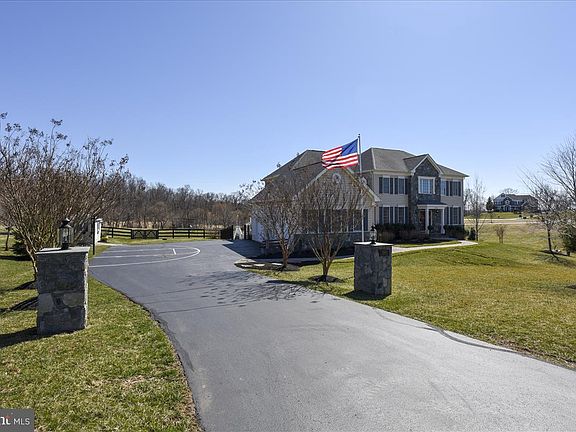 2nd image of 15152 Carver Ct