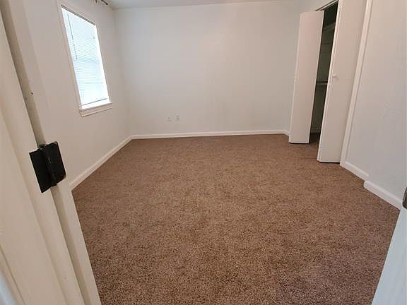 4th image of 3025 Carnation Ave