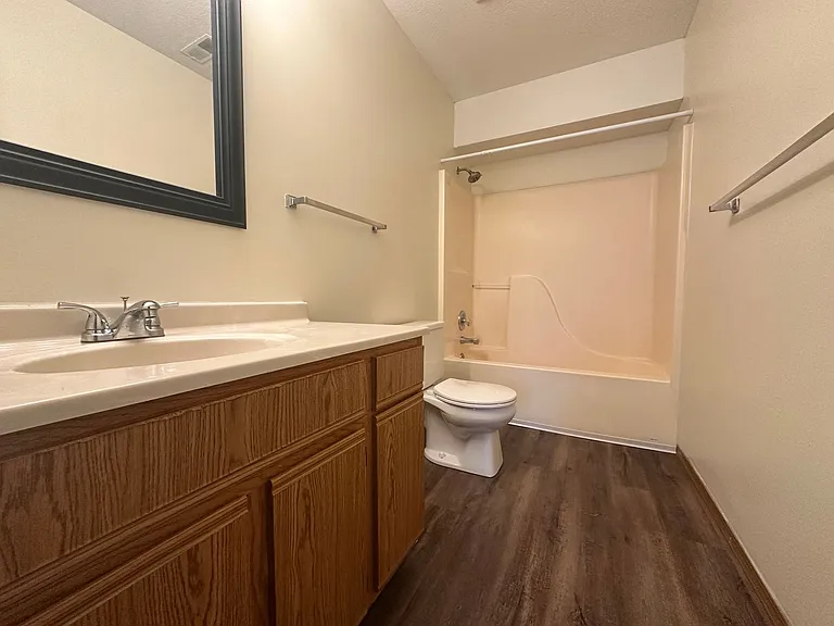 108 Oak Creek Plaza — Photo 35