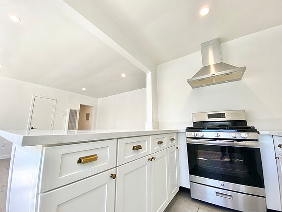 5th image of 840 N Coronado St #12A