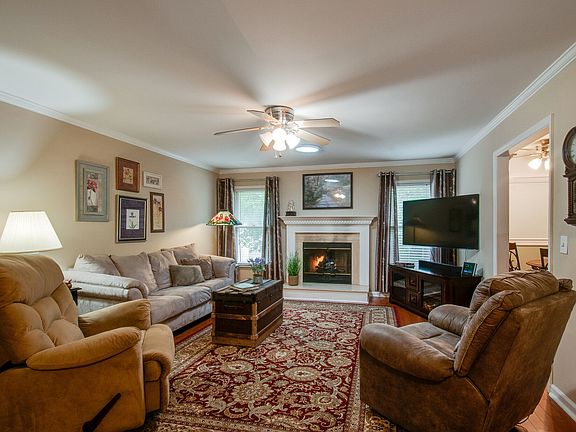 5th image of 1567 Birchwood Cir