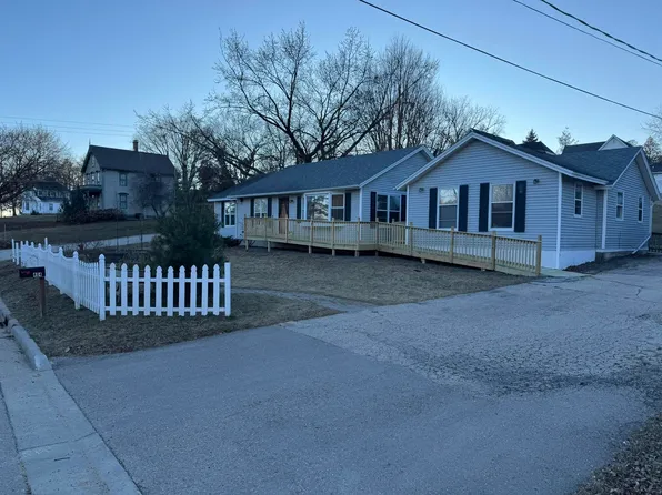 404 Pine St, Mineral Point, WI 53565