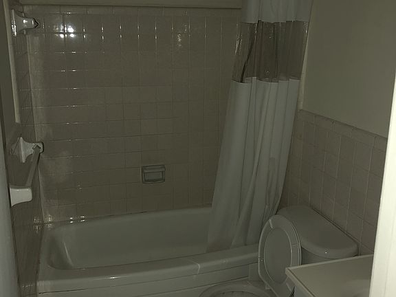 2nd image of 1017 SE 22nd Ave #203