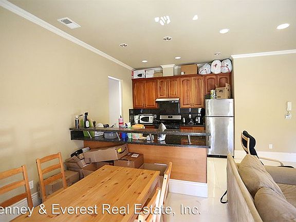 5th image of 738 Washington St APT 1