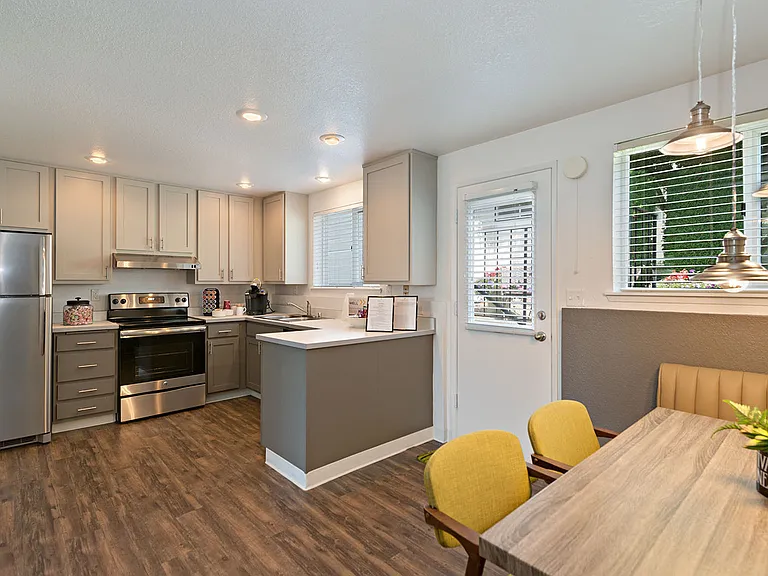 Evergreen Apartments — Photo 14