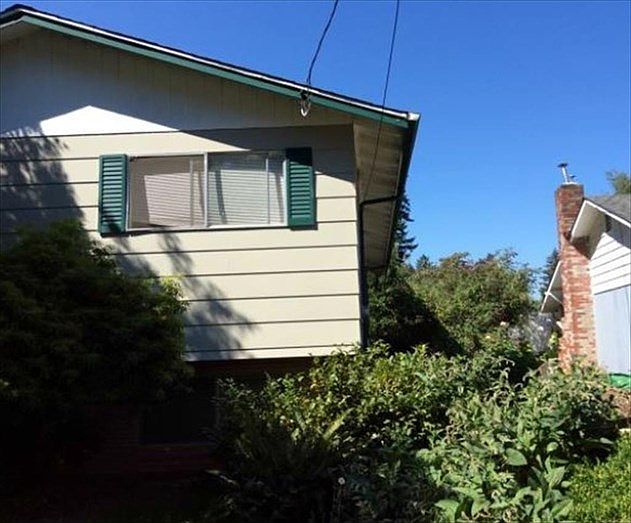 2nd image of 919 NE 176th Ave