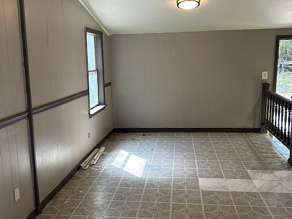 3rd image of 2829 Fairhill Dr