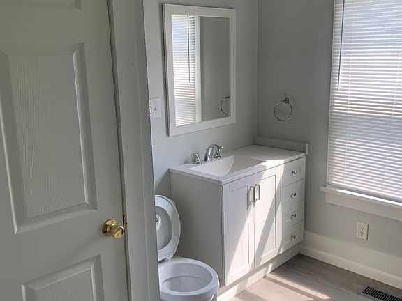 5th image of 2111 W 36th St