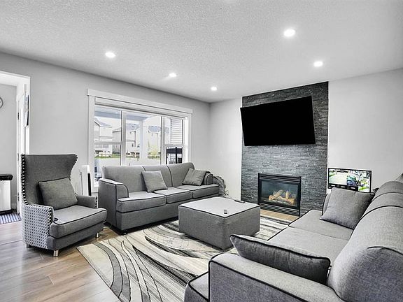 5th image of 63 N Saddlemont Cres NE
