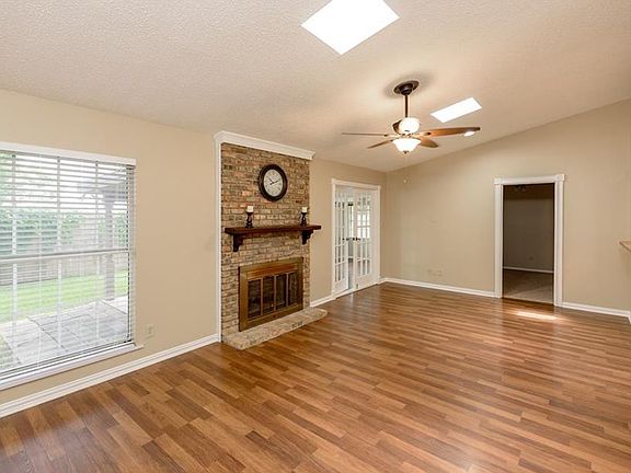 4th image of 3030 Le Oaks Dr