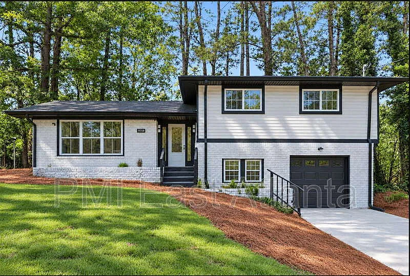 4 bed, 2.0 bath, 1872 sqft, $2,400 — Photo 1