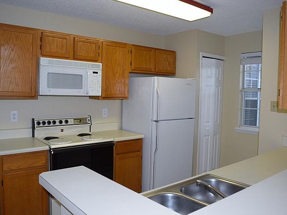 3rd image of 1109 Sandy Lane Dr