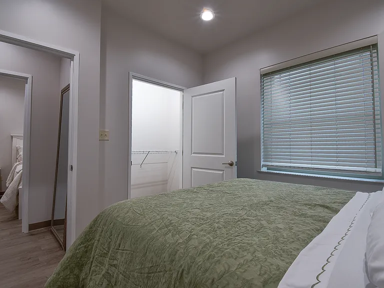 Crossroads Place Apartments — Photo 24