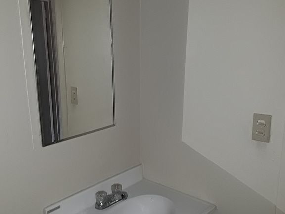 4th image of 403 Figueroa Dr APT 17