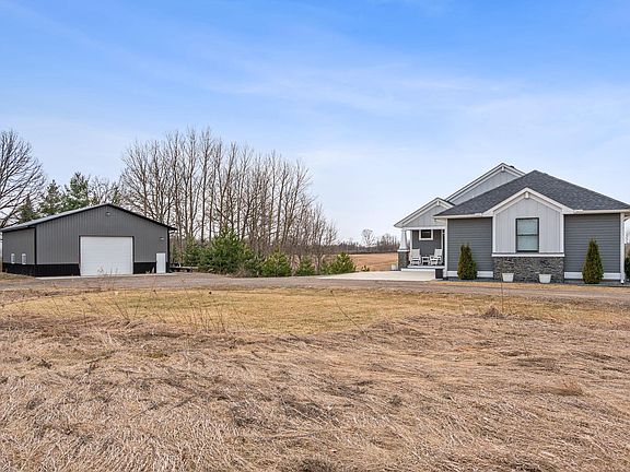 3rd image of 2575 Jade St