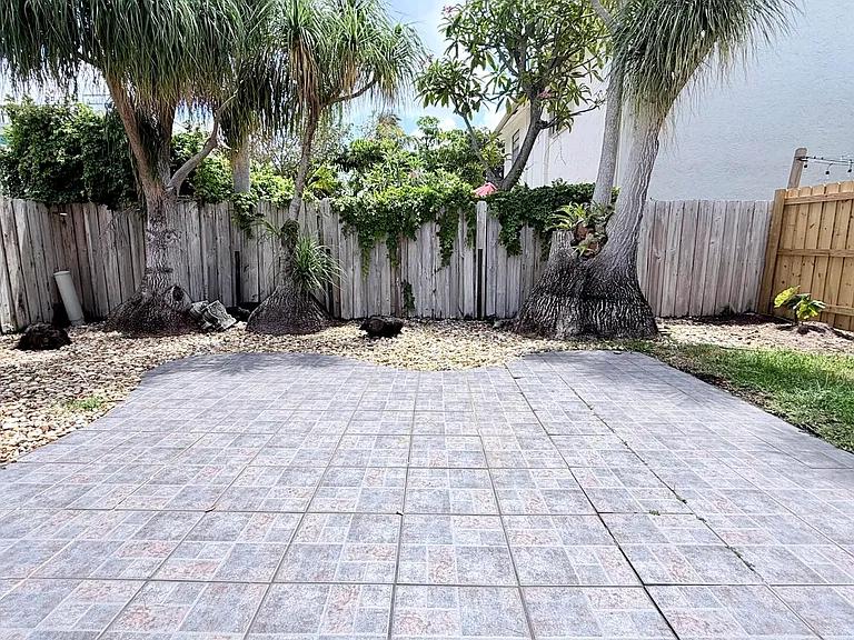 620 NE 19th Ave #N — Photo 11