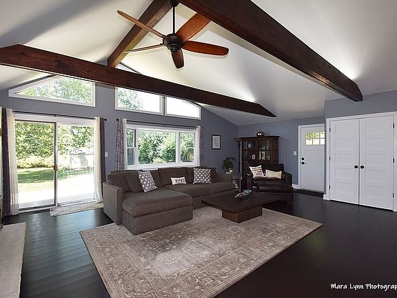 WOW! This room is a dream to spend time in.