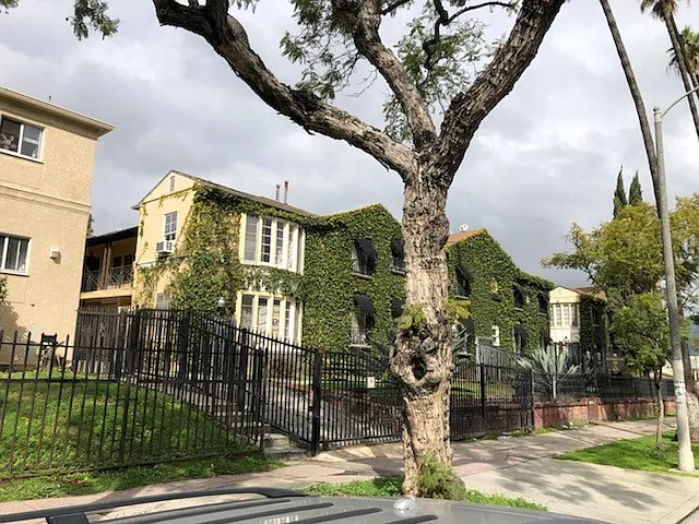 1019 & 1029 Westmoreland Apartments — Photo 14