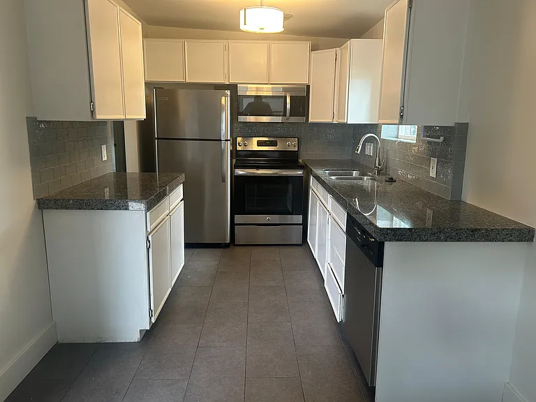 1208 E Charlton Ave — Photo 4