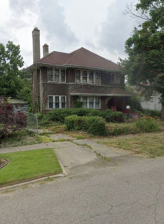 2nd image of 808 Belmont Ave