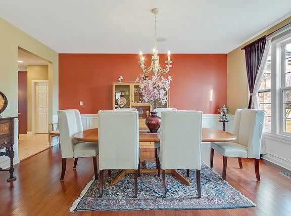 5th image of 1352 Grantham Dr