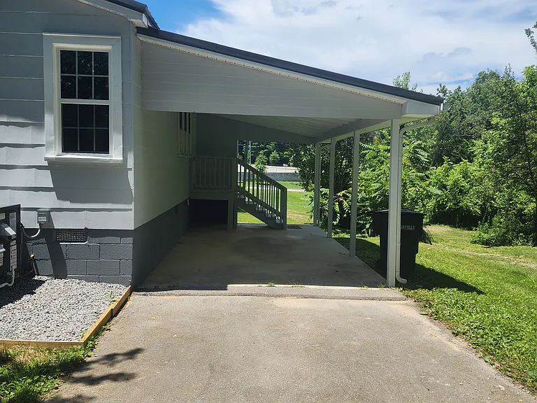 1067 Crescent Dr — Photo 16