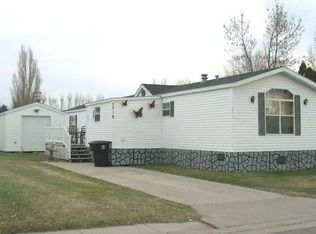 2518 Huntington Park Dr, Grand Forks, ND 58201