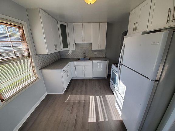 3rd image of 1738 E Hayes Ave