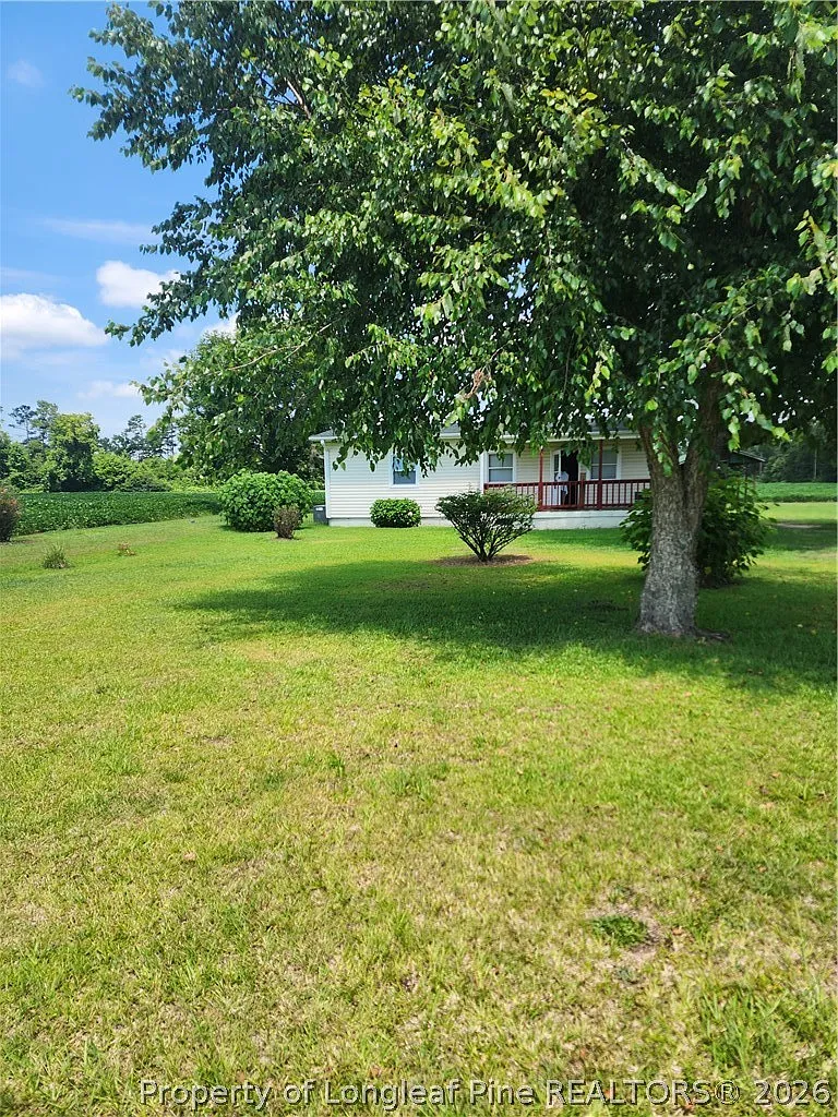 3 bed, 1.0 bath, 1136 sqft, $1,100 — Photo 2