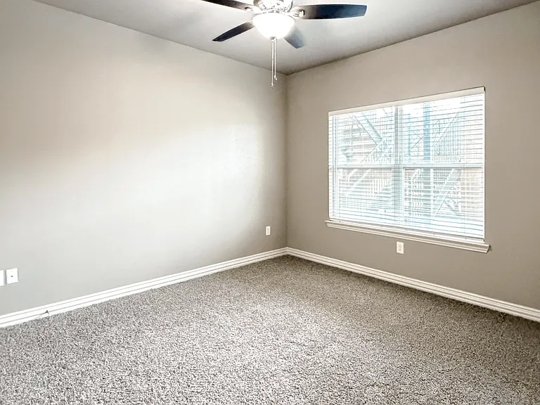 Willow Creek Apartments — Photo 9