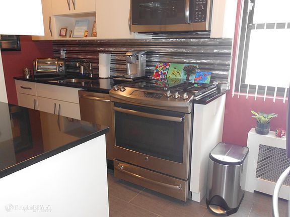 5th image of 127 15th St APT D1
