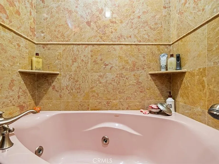 1228 N La Cienega Blvd #203 — Photo 32