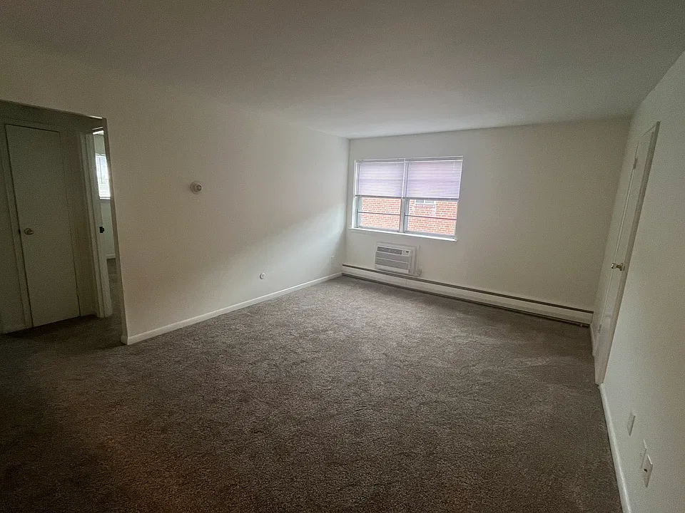 330 William St #D
