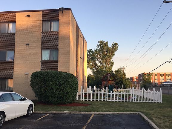 4th image of 666 Pinecrest Dr APT 103