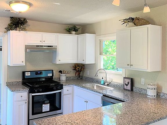 5th image of 438 Blakeley Dr