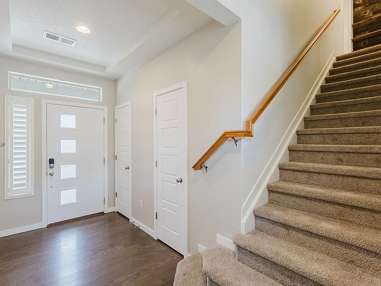 2656 Champagne Ave — Photo 2