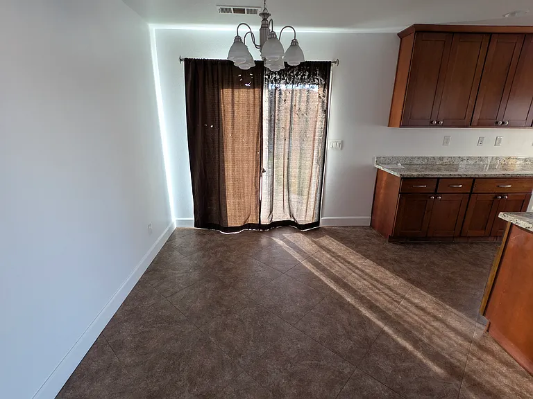 1221 Fordham Ave — Photo 14