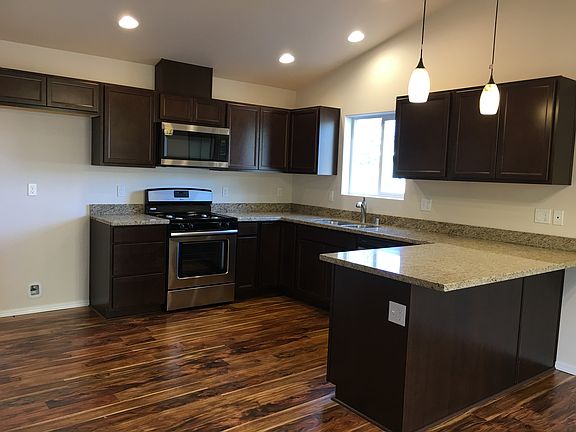 2nd image of 905 Cody St SE
